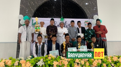 Banyuanyar Raih Juara Umum English and Arobic Speech Contest