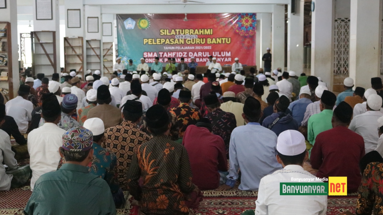 SMA Tahfidz Darul Ulum Banyuanyar Lepas 194 Guru Bantu Ramadan 