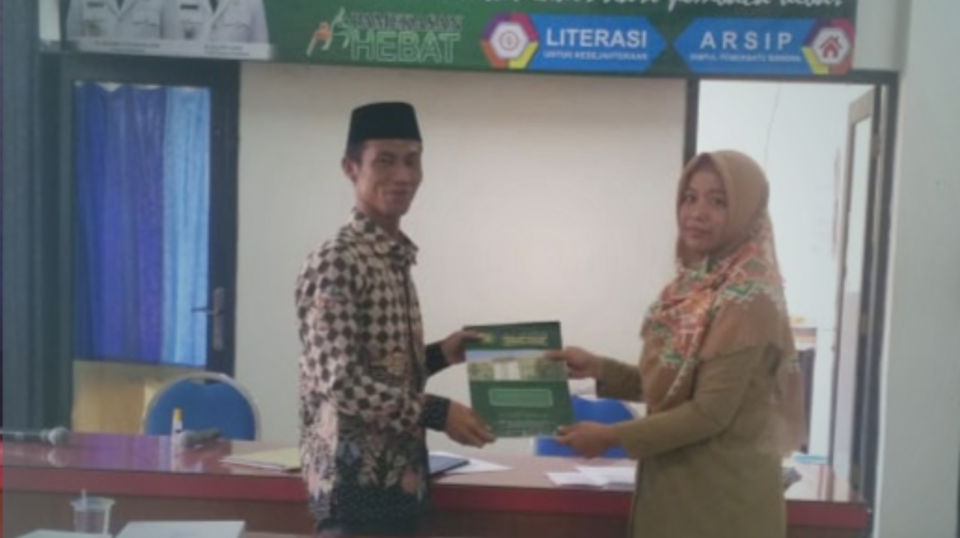 Perpustakaan Pusat Banyuanyar Terima Bantuan Hibah Buku