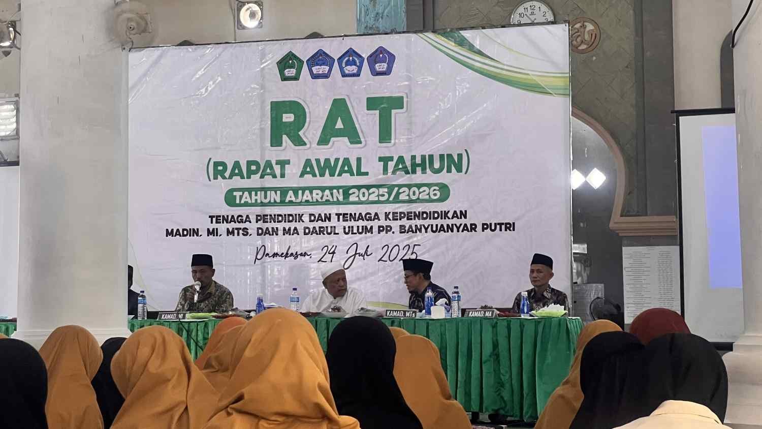 Awali Tahun Ajaran 2025/2026, LPI Darul Ulum Banyuayar Putri Gelar Rapat